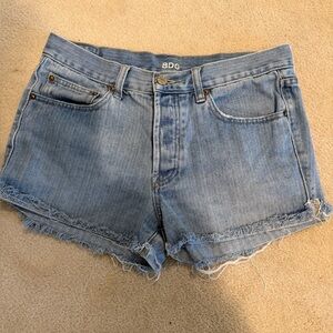 BDG Boyfriend Light Blue Frayed Hem Jean Shorts 27 waist